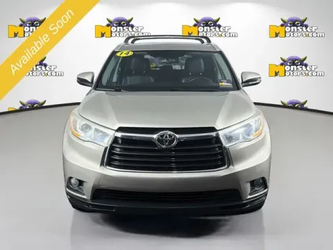 Photos of 2014 Toyota Highlander XLE V6 for sale in Michigan Center, MI at Monster Motors - Jackson, MI