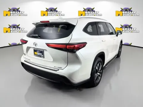 More photos of 2020 Toyota Highlander XLE at Monster Motors - Jackson, MI, MI