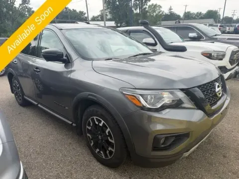 More photos of 2020 Nissan Pathfinder SL at Monster Motors - Jackson, MI, MI