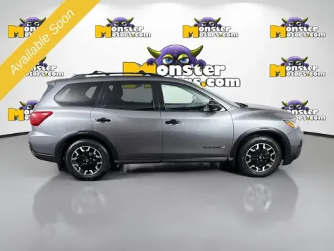 More photos of 2020 Nissan Pathfinder SL at Monster Motors - Jackson, MI, MI