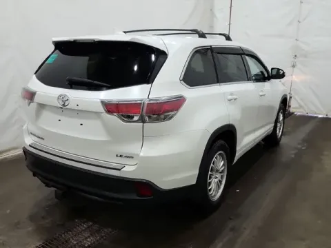 More photos of 2016 Toyota Highlander LE V6 at Monster Motors - Jackson, MI, MI