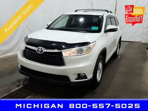 White 2016 Toyota Highlander LE V6 for sale in Michigan Center, MI