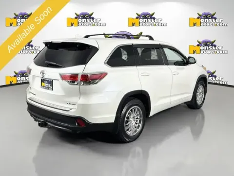 More photos of 2016 Toyota Highlander LE V6 at Monster Motors - Jackson, MI, MI