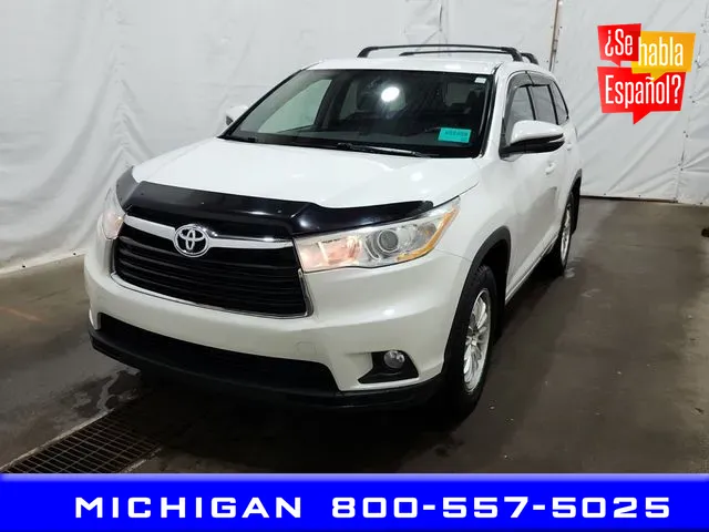 White 2016 Toyota Highlander LE V6 for sale in Michigan Center, MI