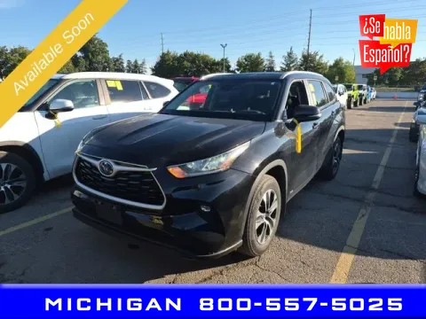 Black 2024 Toyota Highlander Hybrid XLE for sale in Michigan Center, MI