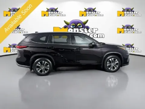 More photos of 2021 Toyota Highlander XLE at Monster Motors - Jackson, MI, MI