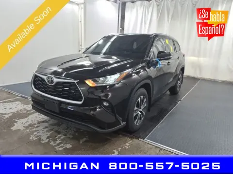 Black 2021 Toyota Highlander XLE for sale in Michigan Center, MI