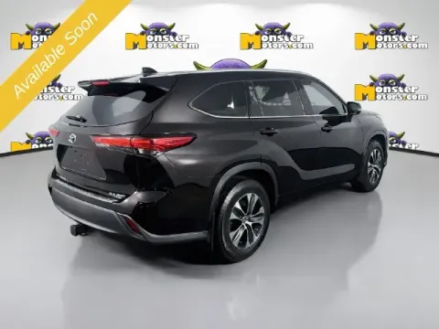 More photos of 2021 Toyota Highlander XLE at Monster Motors - Jackson, MI, MI
