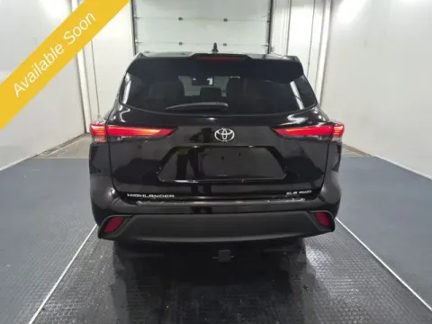 More photos of 2021 Toyota Highlander XLE at Monster Motors - Jackson, MI, MI