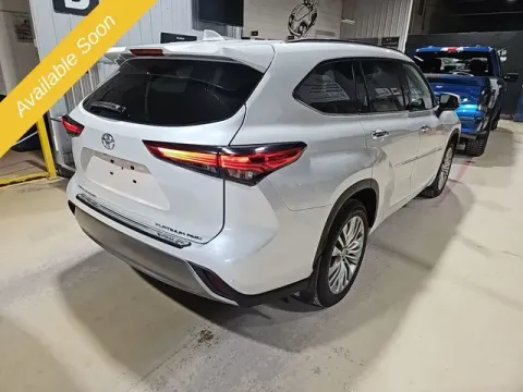 More photos of 2022 Toyota Highlander Platinum at Monster Motors - Jackson, MI, MI