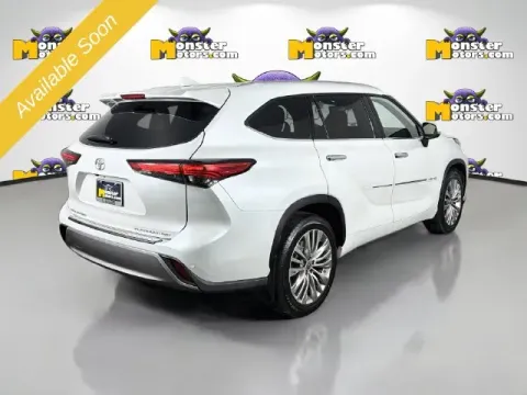 More photos of 2022 Toyota Highlander Platinum at Monster Motors - Jackson, MI, MI