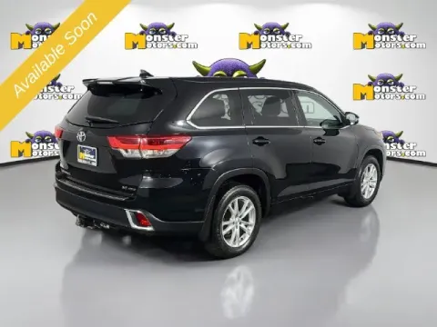 More photos of 2018 Toyota Highlander SE at Monster Motors - Jackson, MI, MI