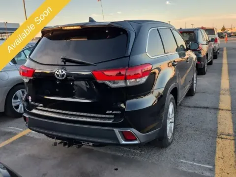 More photos of 2018 Toyota Highlander SE at Monster Motors - Jackson, MI, MI