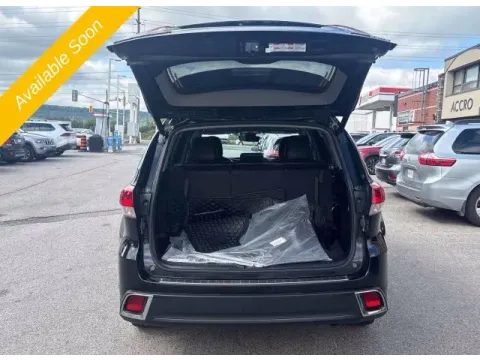 More photos of 2019 Toyota Highlander at Monster Motors - Jackson, MI, MI