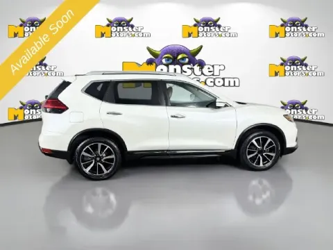 More photos of 2017 Nissan Rogue SL at Monster Motors - Jackson, MI, MI