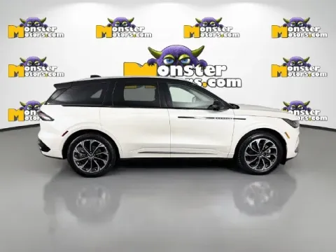 More photos of 2024 Lincoln Nautilus Reserve at Monster Motors - Jackson, MI, MI