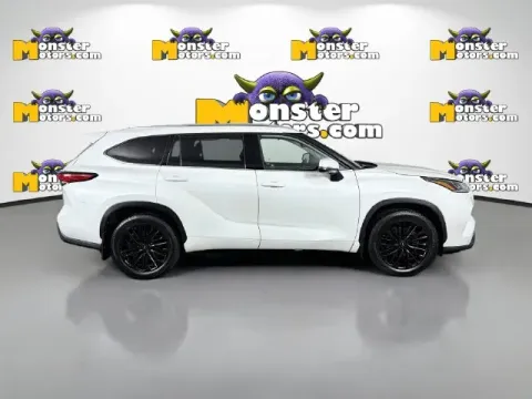 More photos of 2022 Toyota Highlander Platinum at Monster Motors - Jackson, MI, MI