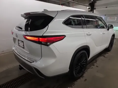 More photos of 2022 Toyota Highlander Platinum at Monster Motors - Jackson, MI, MI