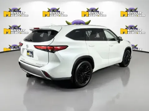 More photos of 2022 Toyota Highlander Platinum at Monster Motors - Jackson, MI, MI