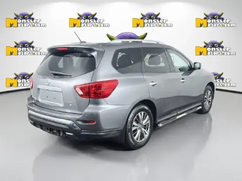 More photos of 2018 Nissan Pathfinder SL at Monster Motors - Jackson, MI, MI