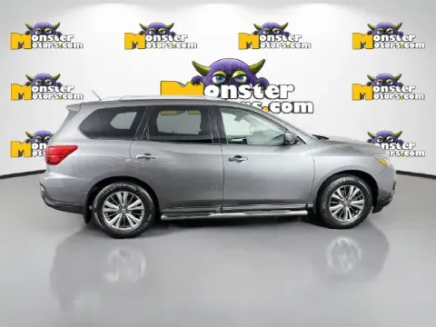 More photos of 2018 Nissan Pathfinder SL at Monster Motors - Jackson, MI, MI