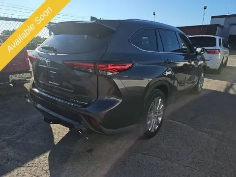 More photos of 2022 Toyota Highlander Limited at Monster Motors - Jackson, MI, MI