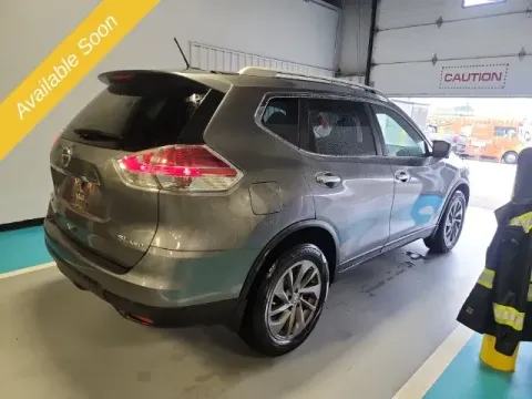 More photos of 2016 Nissan Rogue SL at Monster Motors - Jackson, MI, MI