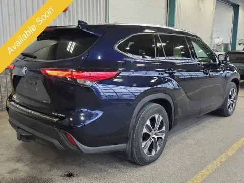 More photos of 2020 Toyota Highlander XLE at Monster Motors - Jackson, MI, MI