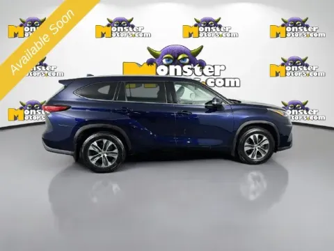 More photos of 2020 Toyota Highlander XLE at Monster Motors - Jackson, MI, MI