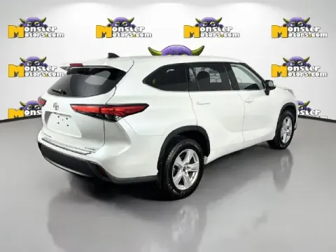 More photos of 2022 Toyota Highlander LE at Monster Motors - Jackson, MI, MI