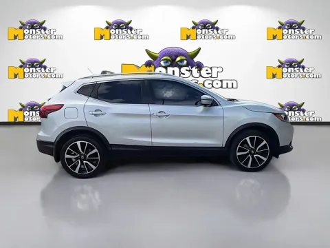 More photos of 2017 Nissan Rogue Sport SL at Monster Motors - Knoxville, TN, TN