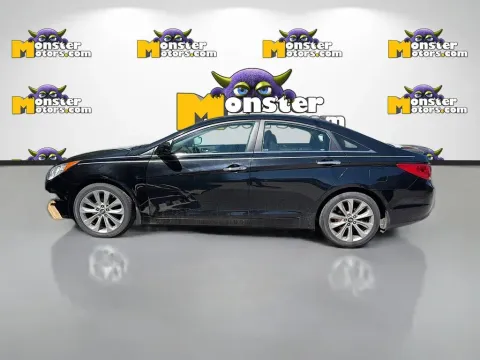 More photos of 2013 Hyundai Sonata SE at Monster Motors - Knoxville, TN, TN