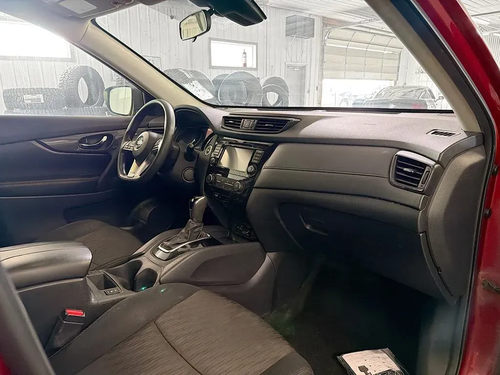 2019 Nissan Rogue SV - Photo 12