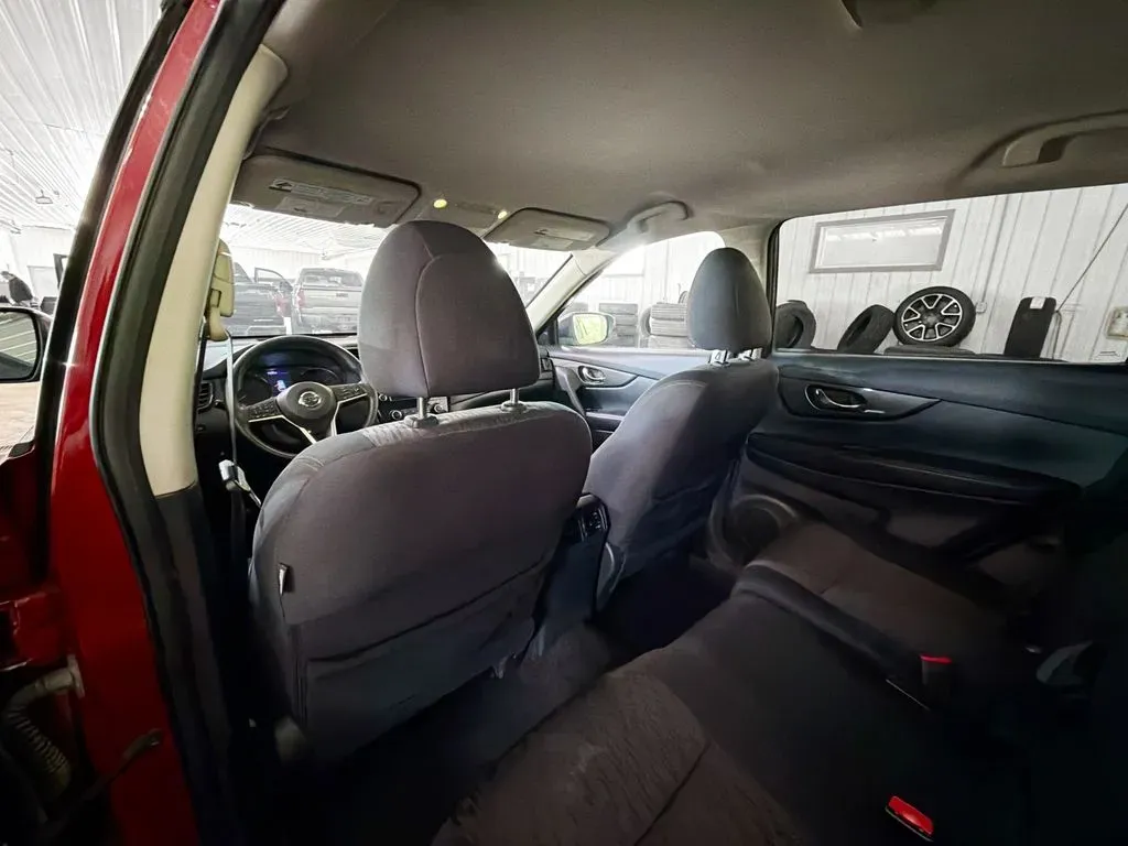 2019 Nissan Rogue SV - Photo 9