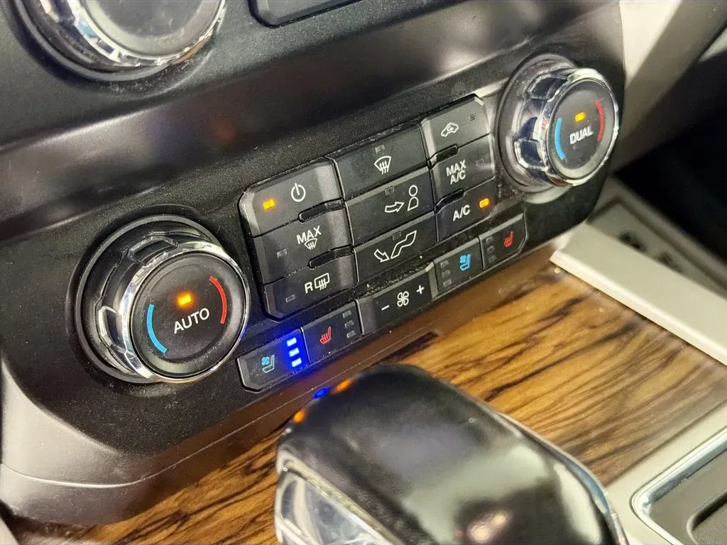 2019 Ford F-150 Lariat - Photo 16