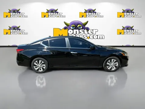 More photos of 2020 Nissan Altima 2.5 S at Monster Motors - Knoxville, TN, TN