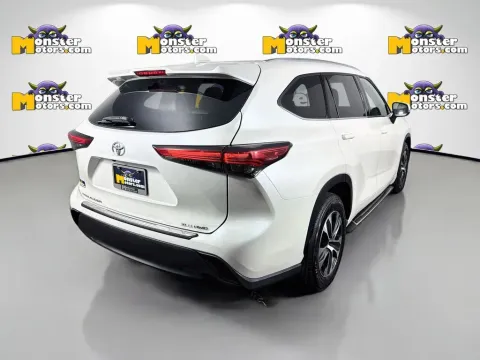 More photos of 2020 Toyota Highlander XLE at Monster Motors - Knoxville, TN, TN