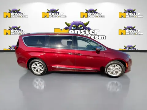 More photos of 2020 Chrysler Pacifica Limited at Monster Motors - Knoxville, TN, TN