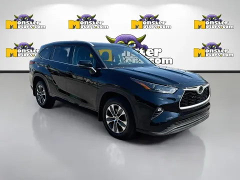 Another view of 2022 Toyota Highlander XLE for sale in Louisville, TN at Monster Motors - Knoxville, TN