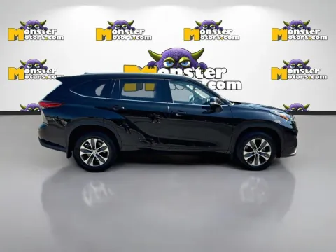 More photos of 2022 Toyota Highlander XLE at Monster Motors - Knoxville, TN, TN