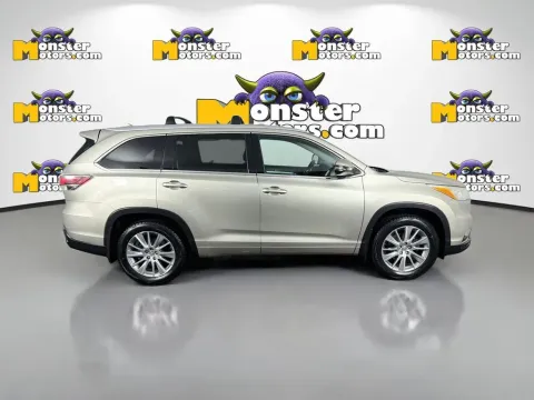 More photos of 2014 Toyota Highlander XLE V6 at Monster Motors - Knoxville, TN, TN