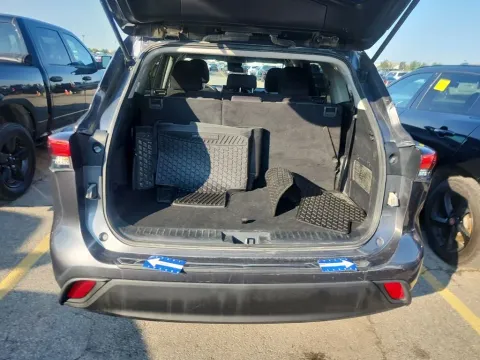 More photos of 2023 Toyota Highlander LE at Monster Motors - Knoxville, TN, TN