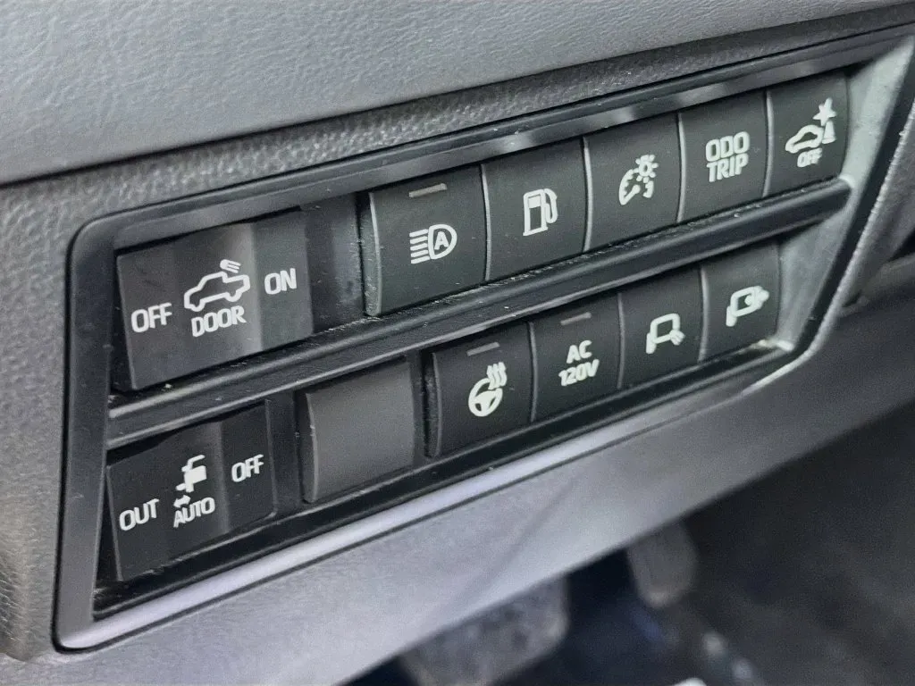 2024 Toyota Tundra Platinum - Photo 10