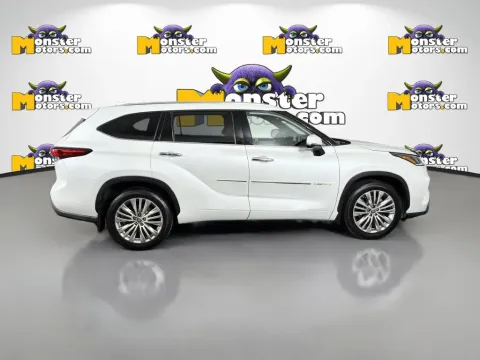 More photos of 2022 Toyota Highlander Platinum at Monster Motors - Knoxville, TN, TN