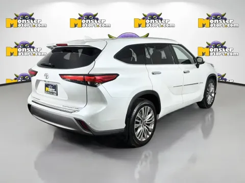 More photos of 2022 Toyota Highlander Platinum at Monster Motors - Knoxville, TN, TN