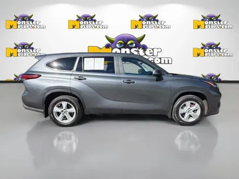 More photos of 2023 Toyota Highlander LE at Monster Motors - Knoxville, TN, TN