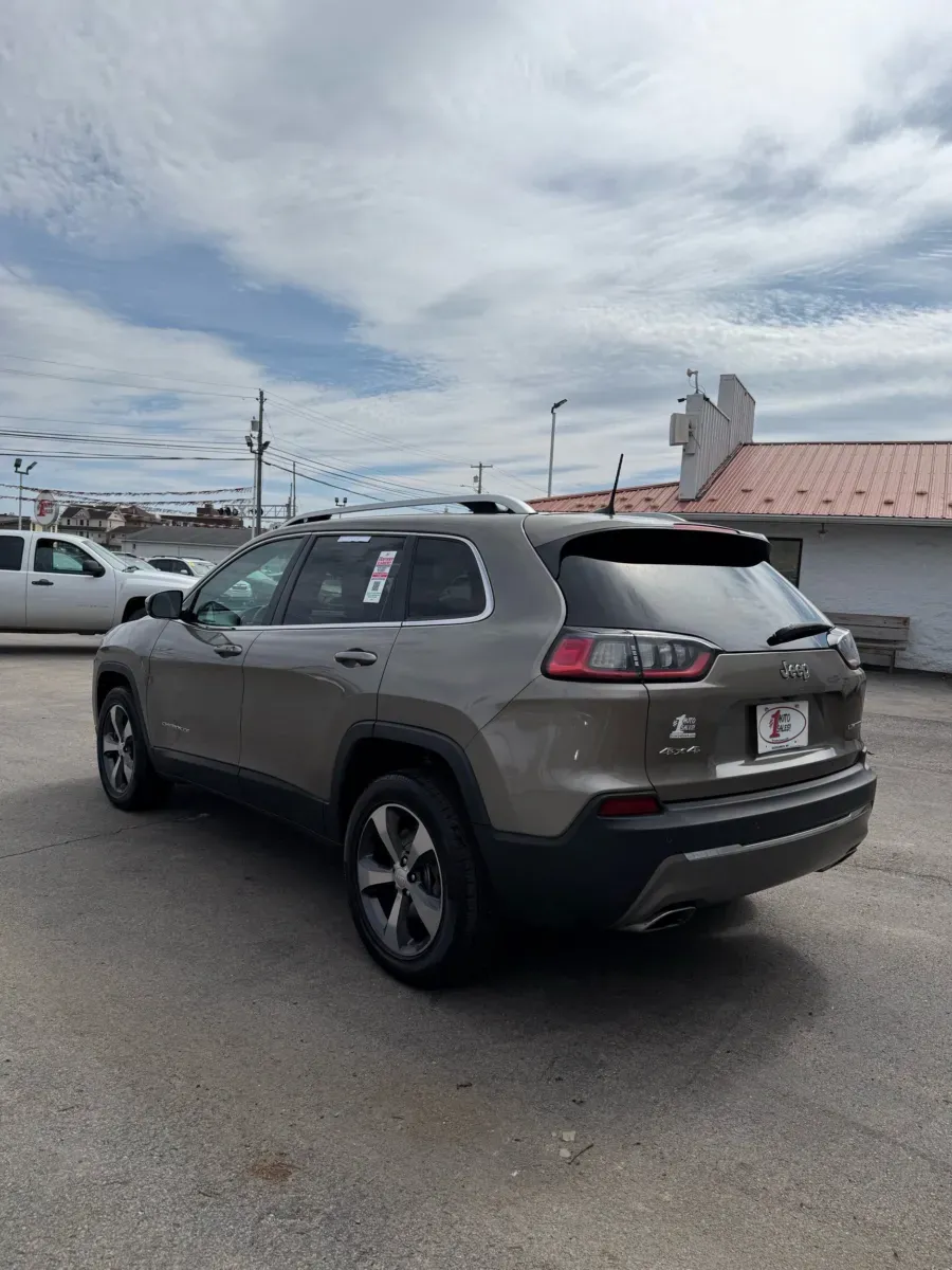 Another view of 2019 Jeep Cherokee Limited 4x4 for sale in Buckhannon, WV at Number One Auto Sales