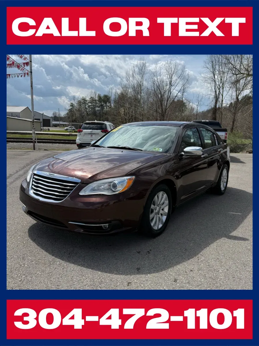 2013 Chrysler 200 Limited's photo
