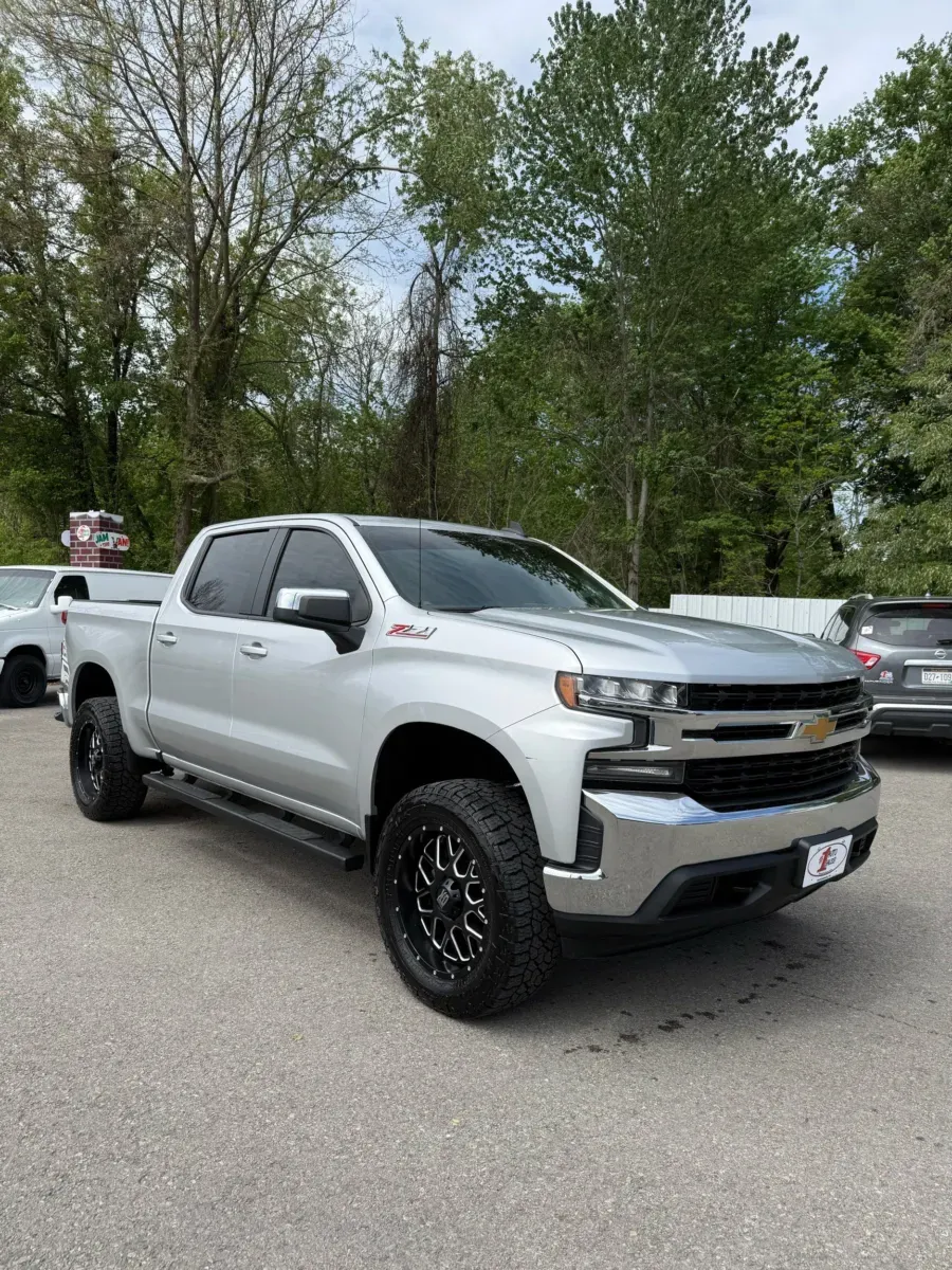 More photos of 2020 Chevrolet Silverado 1500 4WD Crew Cab Z71 LT at Number One Auto Sales, WV