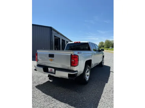 More photos of 2018 Chevrolet Silverado 1500 Z71 CREW CAB 4X4 at Number One Auto Sales, WV